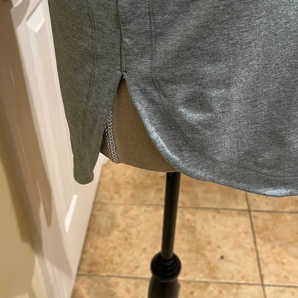 Athleta Women's Long Sleeve Tee - Picture 4 of 5